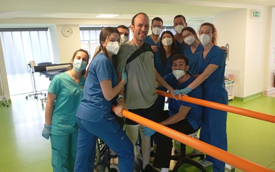 Ασθενής με Βλάβη Νωτιαίου Μυελού Στέκεται Ξανά Όρθιος στον Θησέα